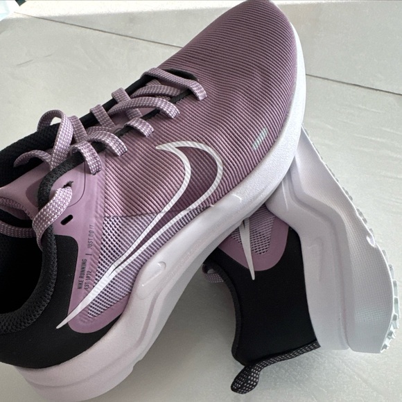 Nike Women Downshifter 12 Running Shoes Purple White Size 7  DD9294-500 - Picture 6 of 7